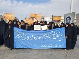 حضور دانش آموزان در راهپیمایی ۱۳ آبان؛ دبیرستان دخترانه مشهد فاطمیه