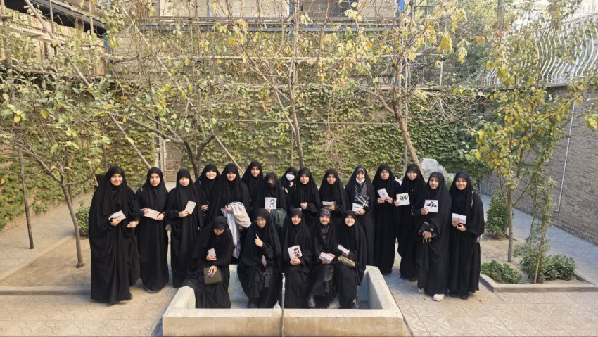 بازدید از خانه‌ی پدری مقام معظم رهبری به مناسبت هفته بسیج