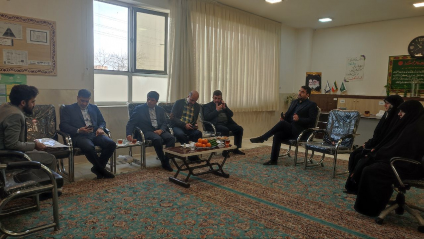 جلسه کادر دبیرستان با فرماندار مشهد