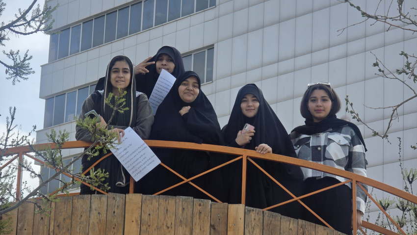 پیام سه زبانه نوجوانان ایران خطاب به تمام جهانیان
